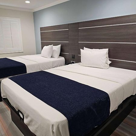 Travelodge Inn & Suites By Wyndham Fullerton Exteriér fotografie