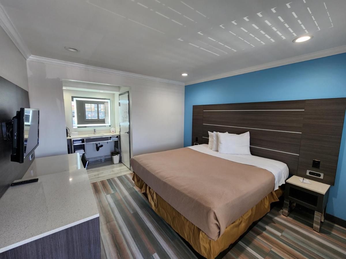 Travelodge Inn & Suites By Wyndham Fullerton Exteriér fotografie