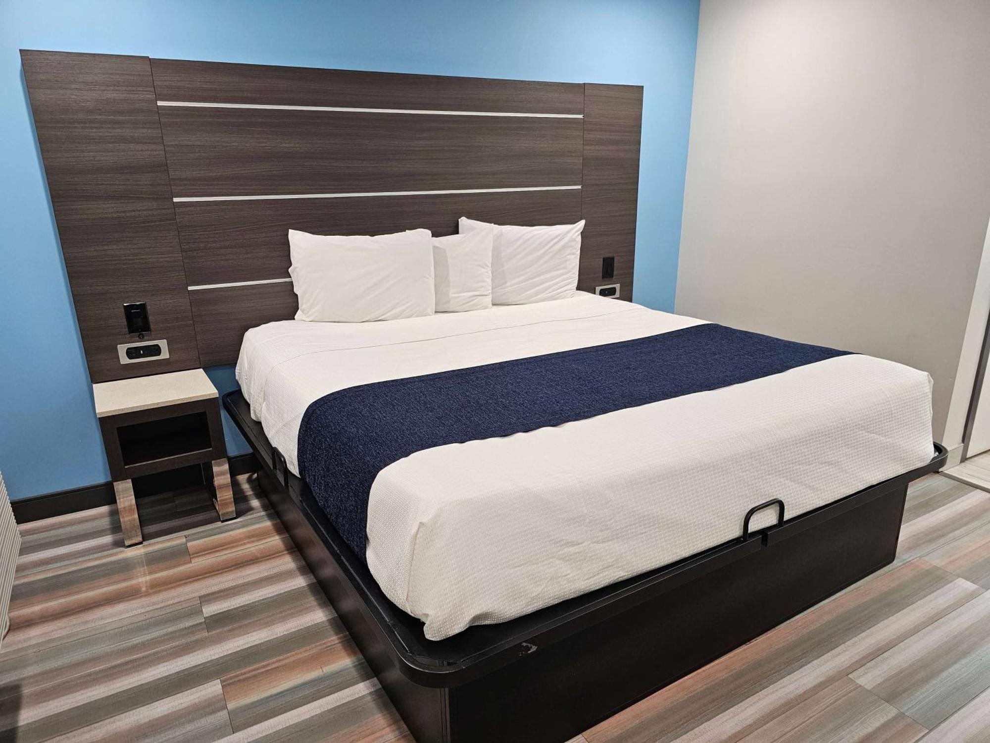 Travelodge Inn & Suites By Wyndham Fullerton Exteriér fotografie