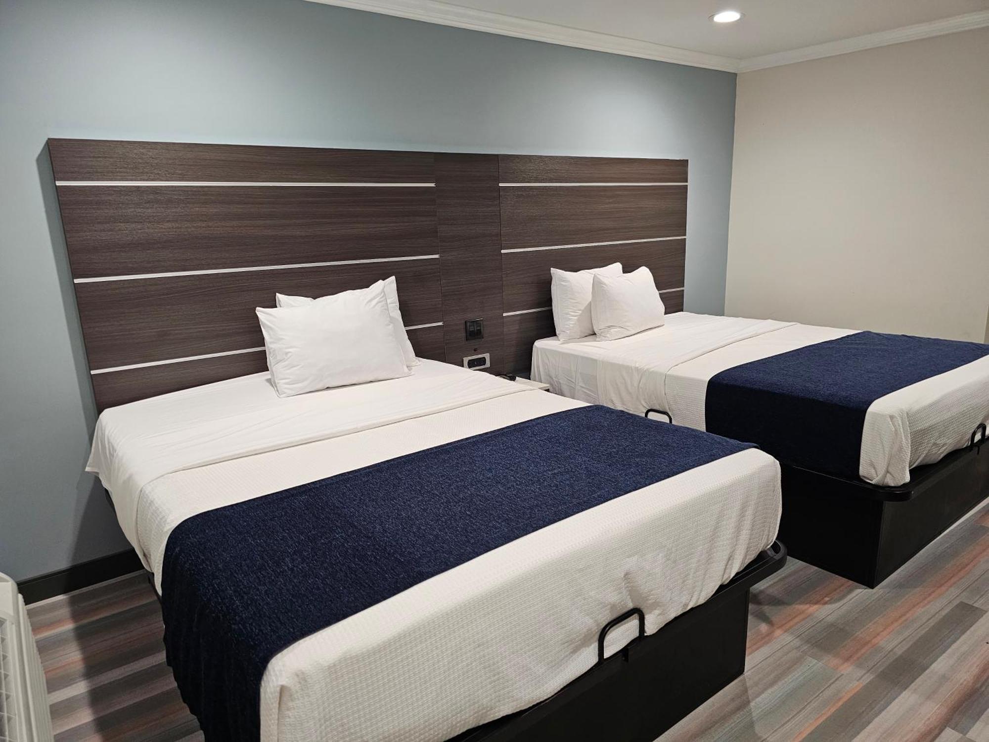 Travelodge Inn & Suites By Wyndham Fullerton Exteriér fotografie