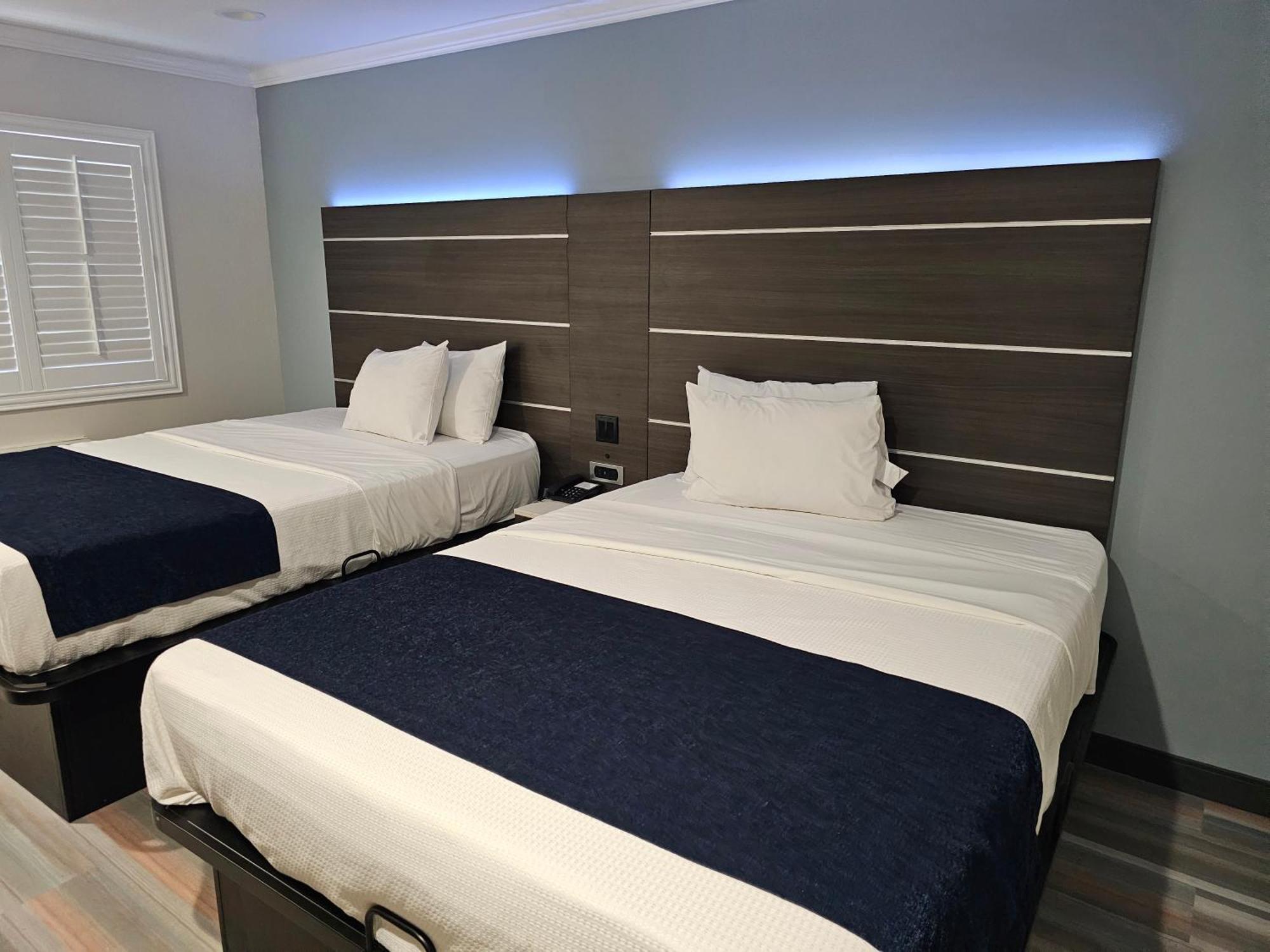 Travelodge Inn & Suites By Wyndham Fullerton Exteriér fotografie