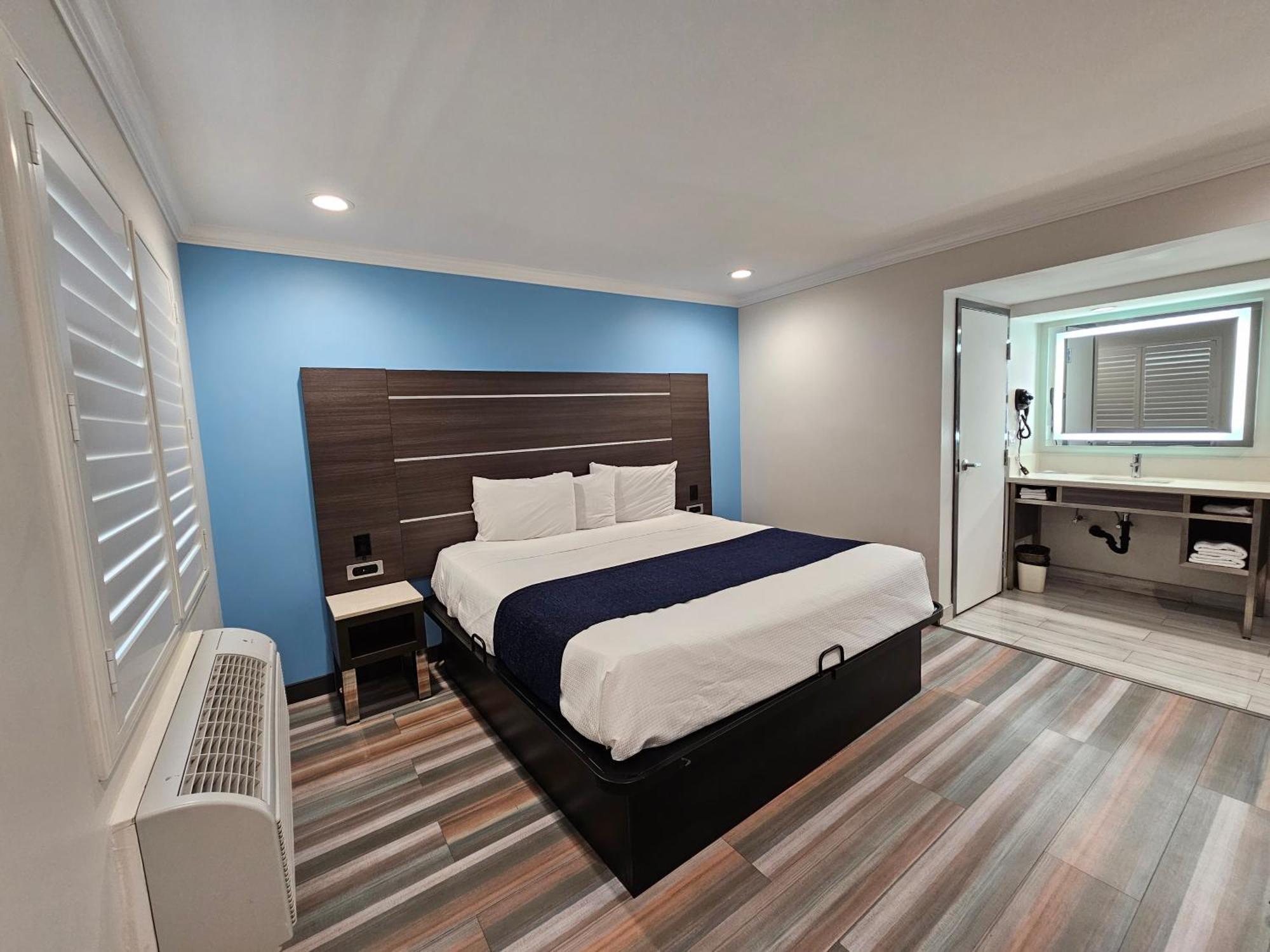 Travelodge Inn & Suites By Wyndham Fullerton Exteriér fotografie