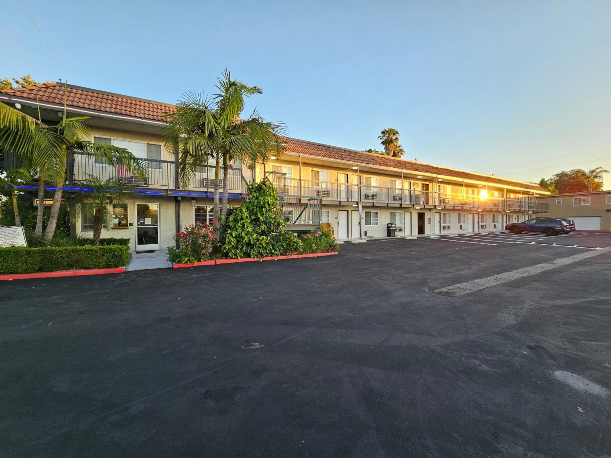 Travelodge Inn & Suites By Wyndham Fullerton Exteriér fotografie