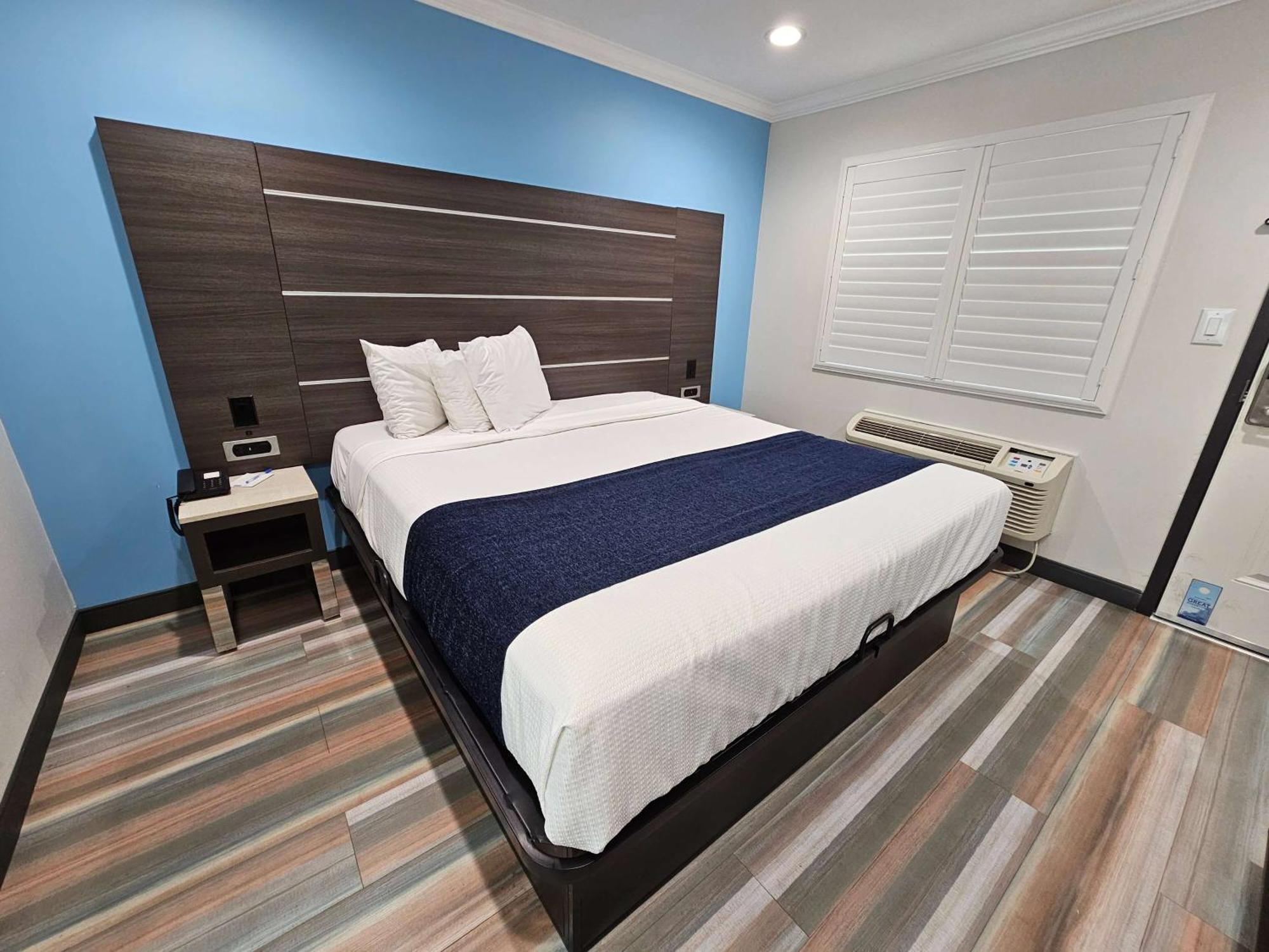 Travelodge Inn & Suites By Wyndham Fullerton Exteriér fotografie